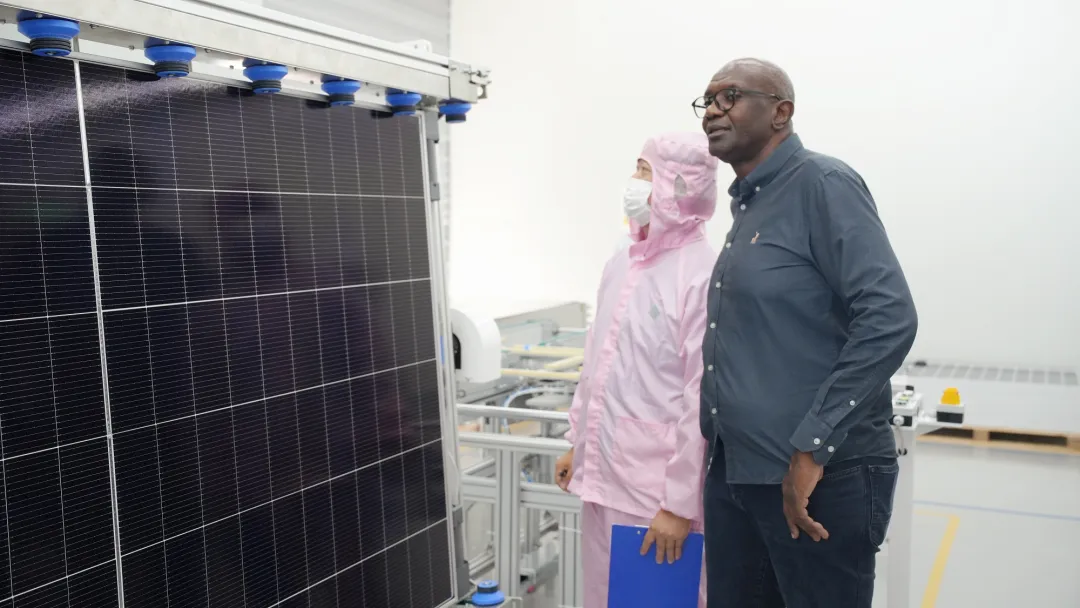 纳米比亚国家电网董事会主席一行到访琏升光伏,共促新能源融合新发展