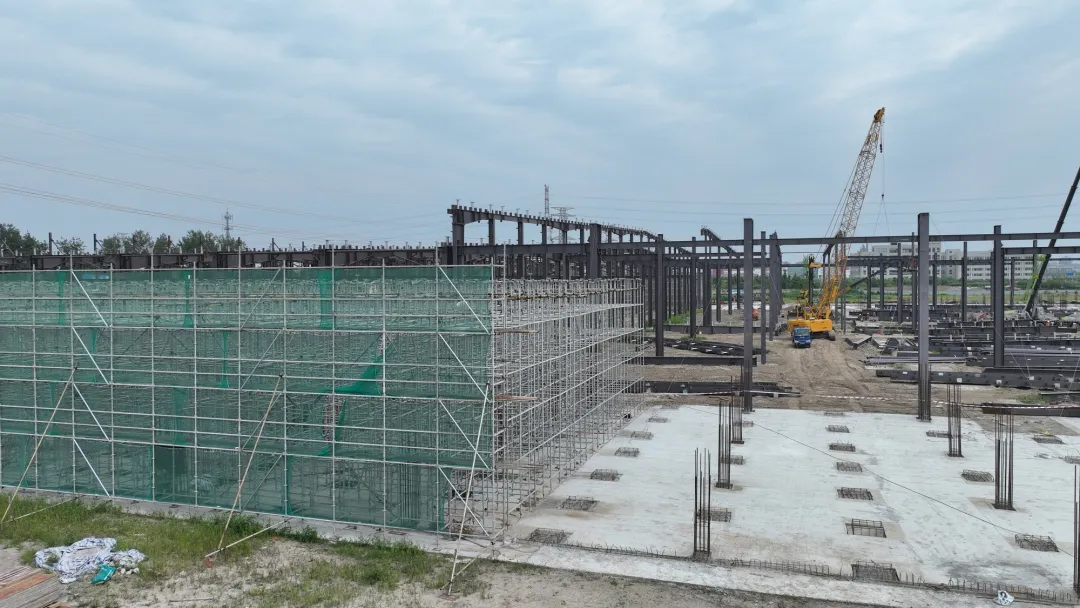 “项”前冲!琏升光伏科技董事长王新视察江苏南通项目并慰问一线职工