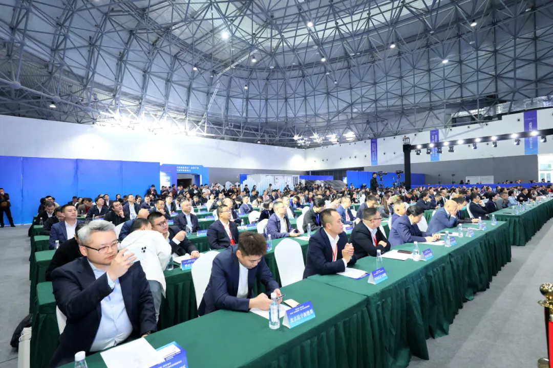 琏升光伏亮相四川省“拓市场稳增长”光伏产业供需对接推进会